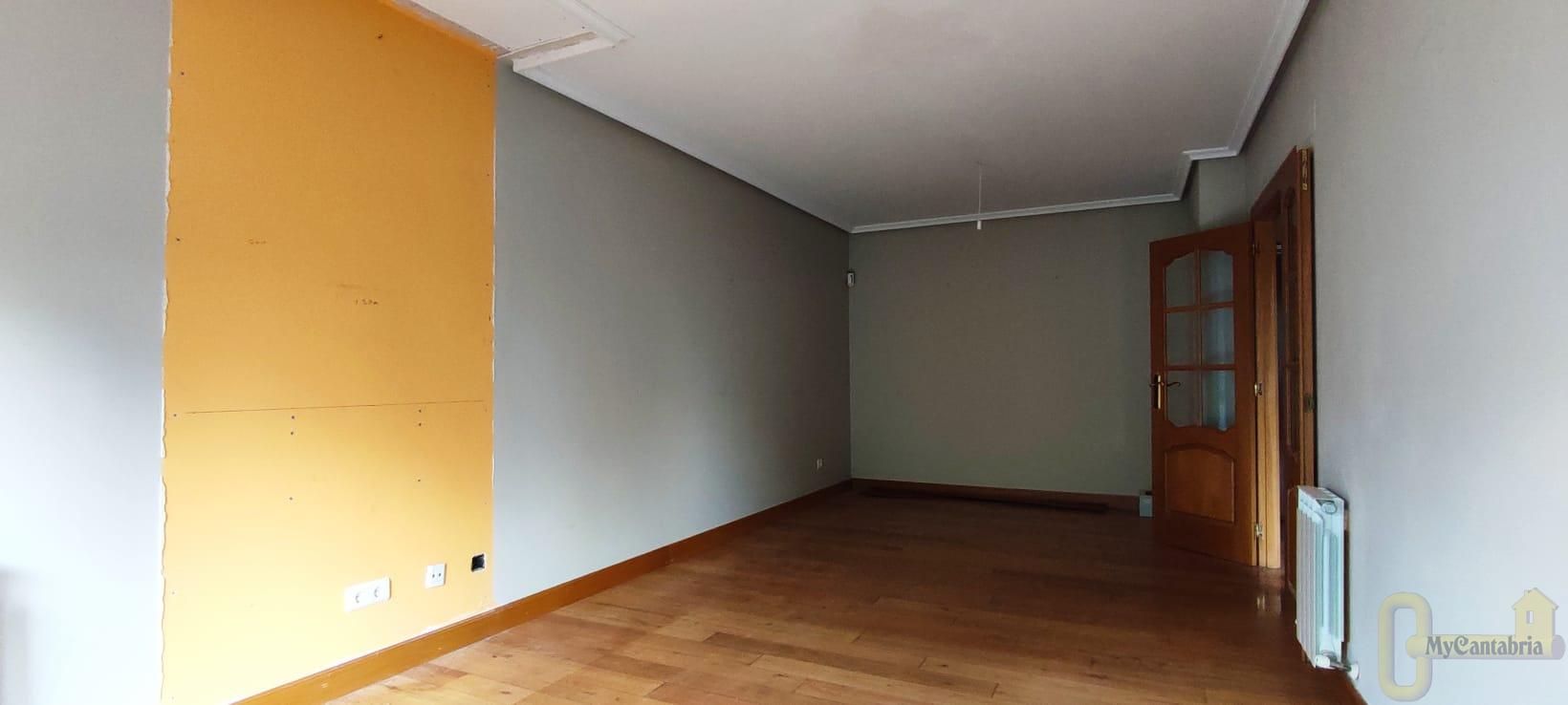 For sale of flat in Limpias