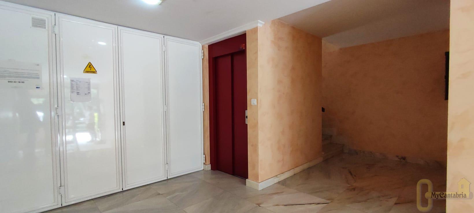 For sale of flat in Limpias