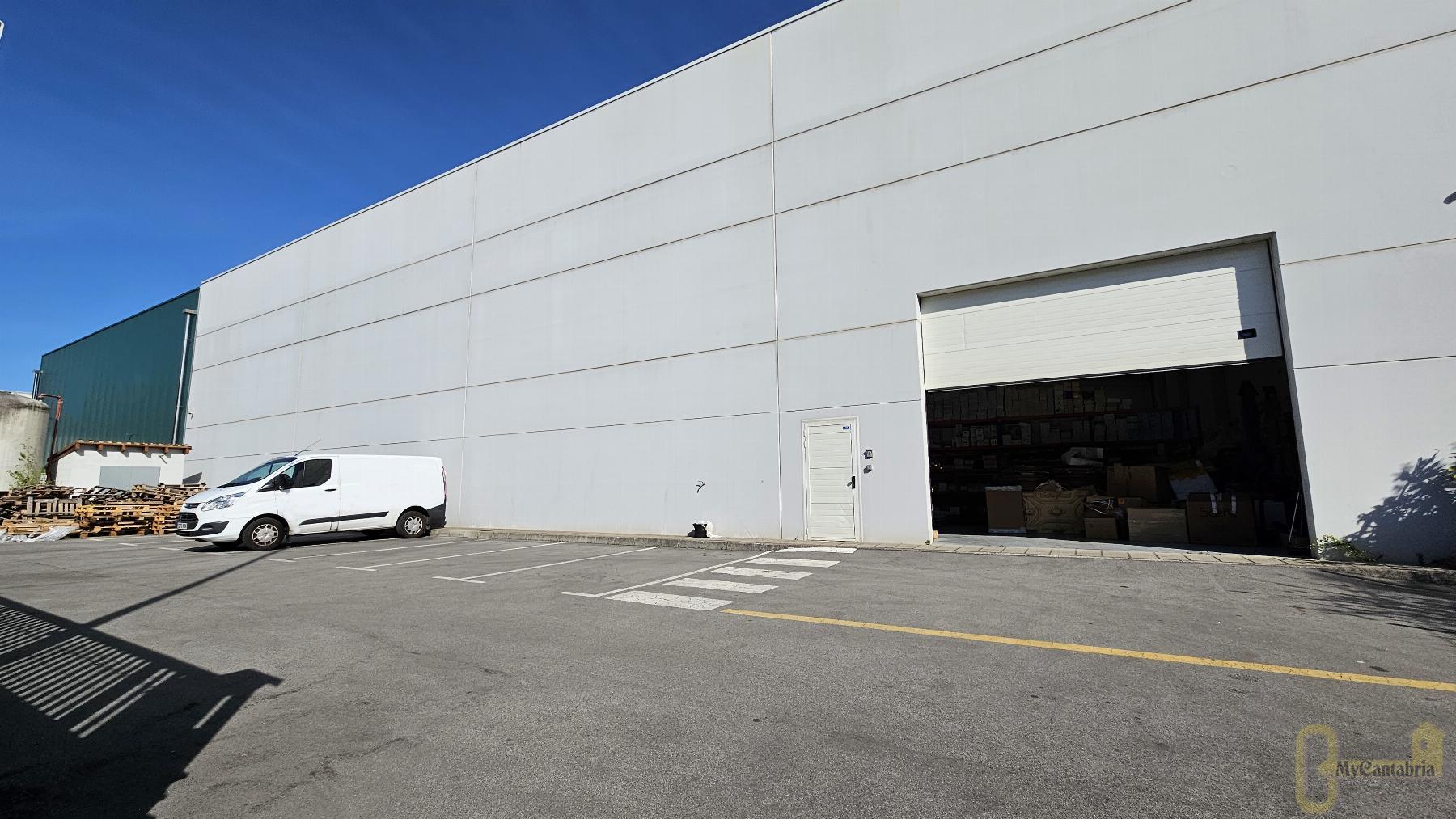 For rent of industrial plant/warehouse in Torrelavega