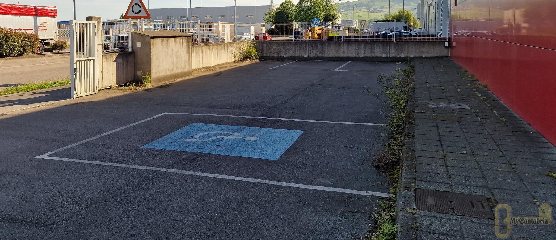 For rent of industrial plant/warehouse in Torrelavega