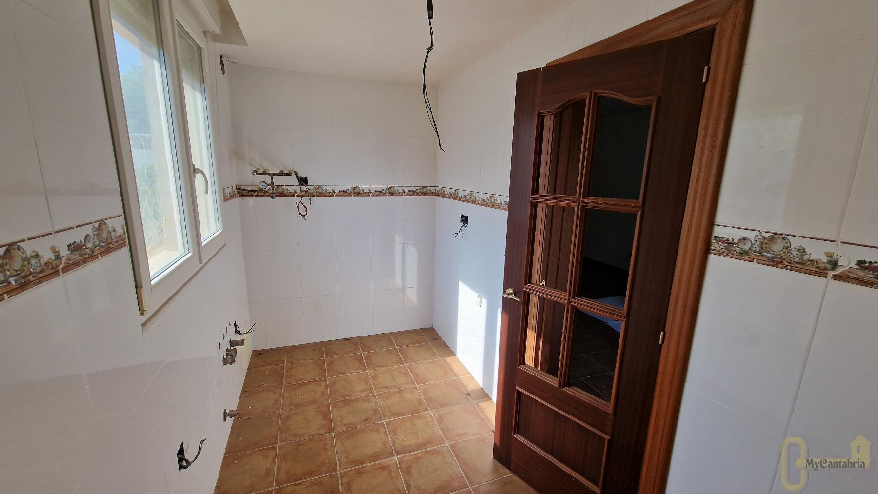 For sale of house in Santa María de Cayón