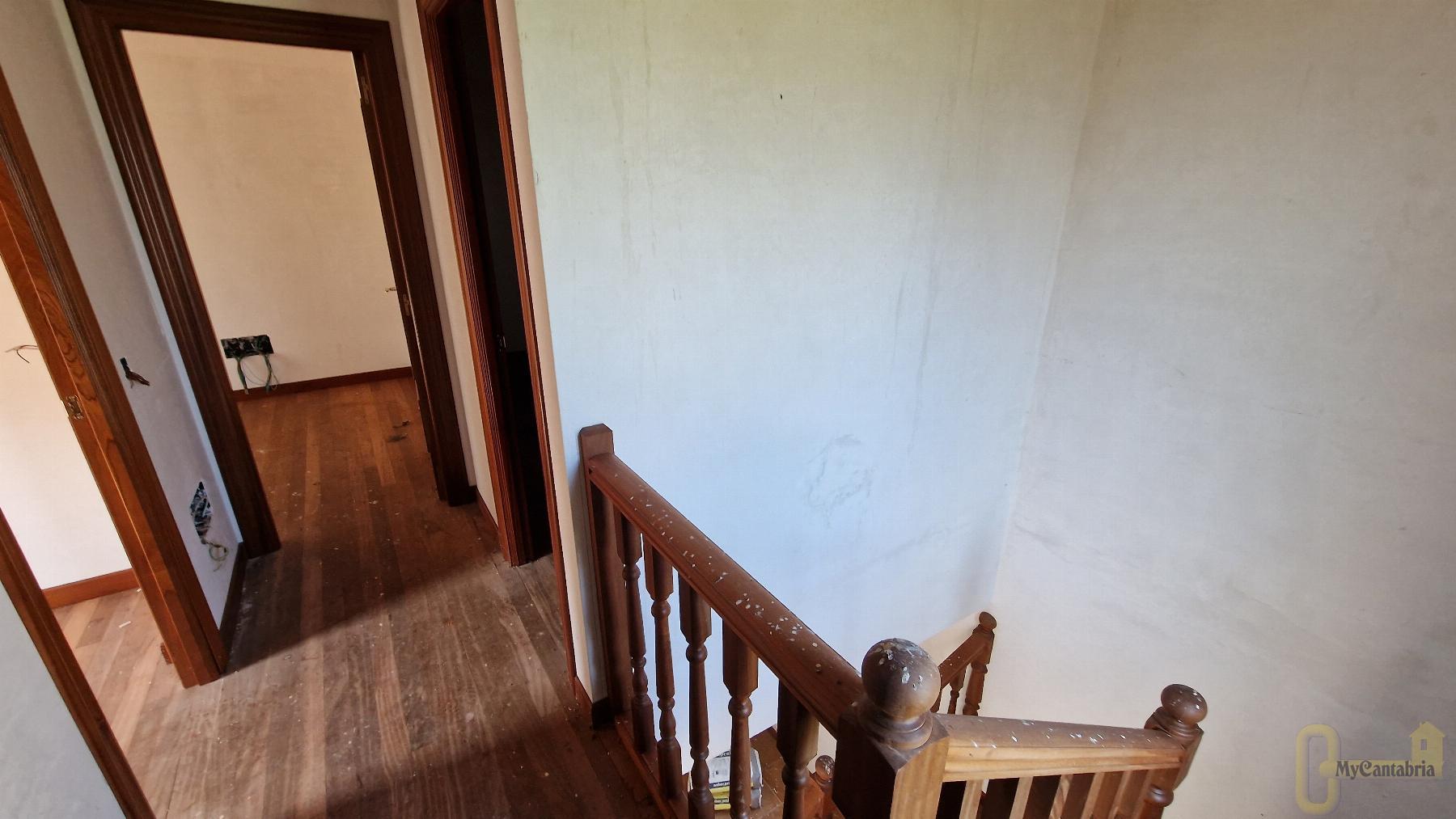 For sale of house in Santa María de Cayón