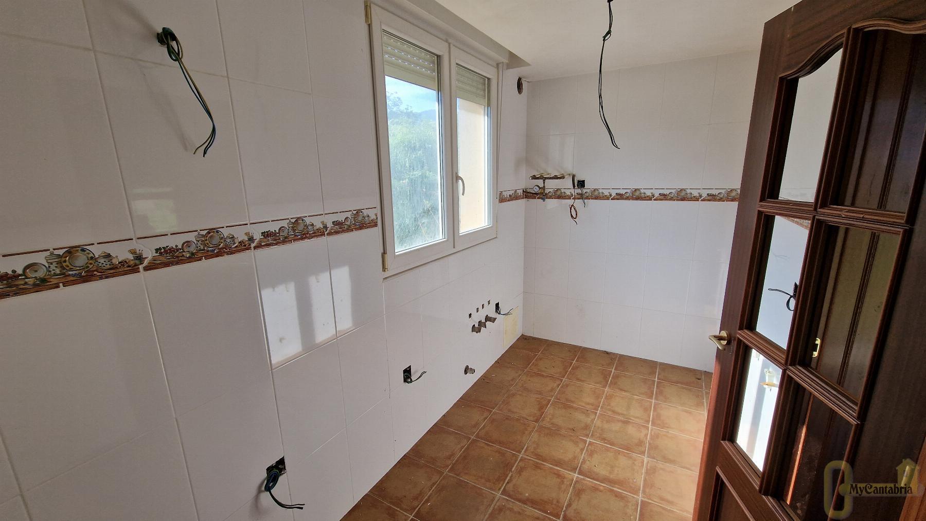 For sale of house in Santa María de Cayón