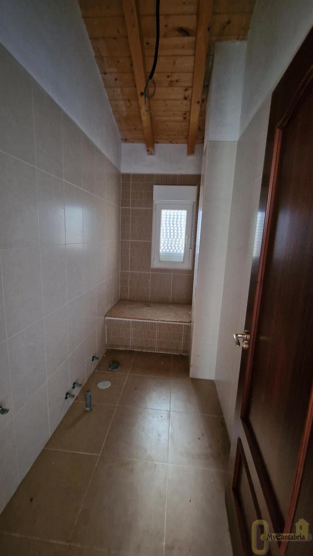 For sale of house in Santa María de Cayón