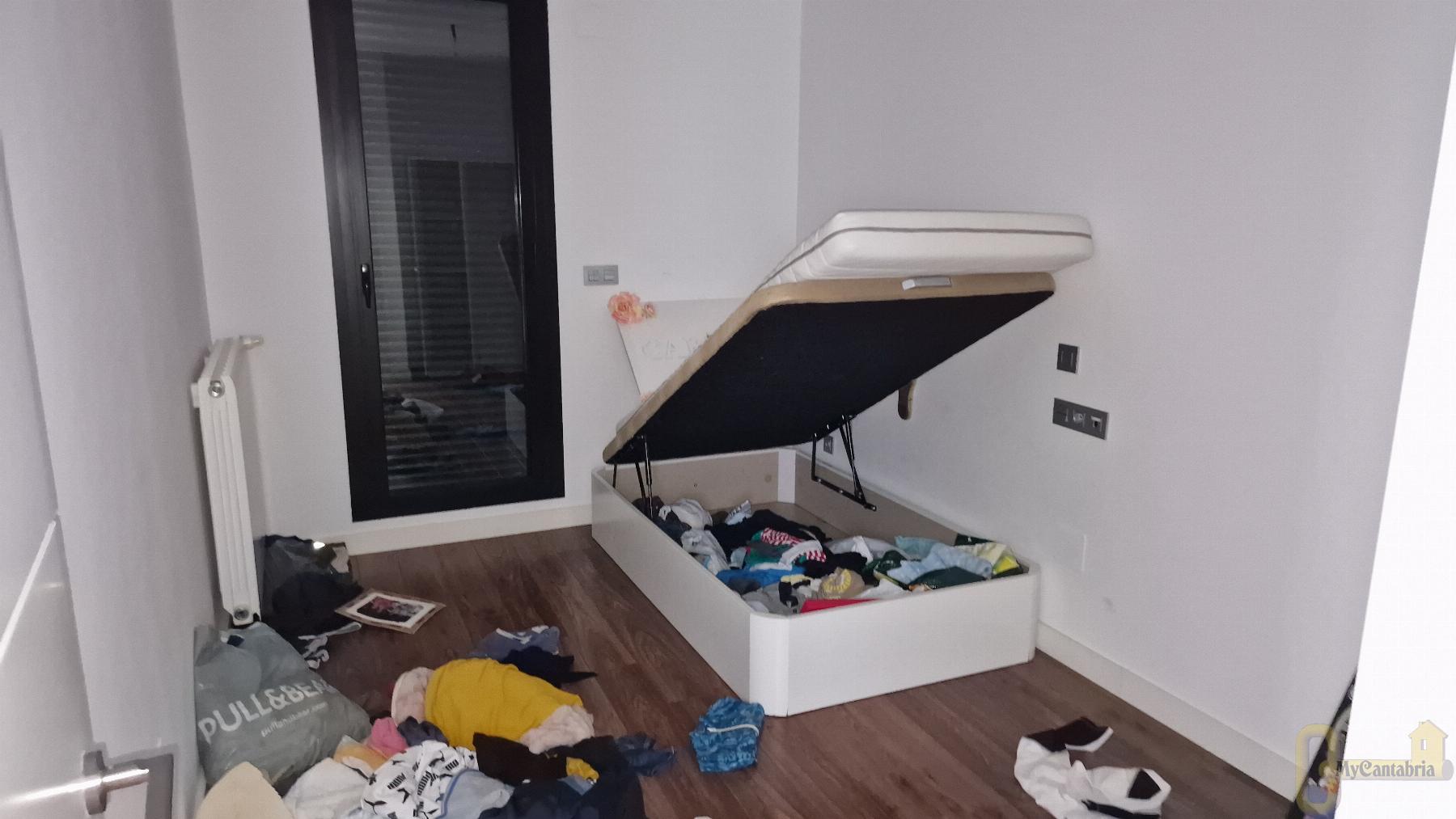 For sale of flat in Santa Cruz de Bezana