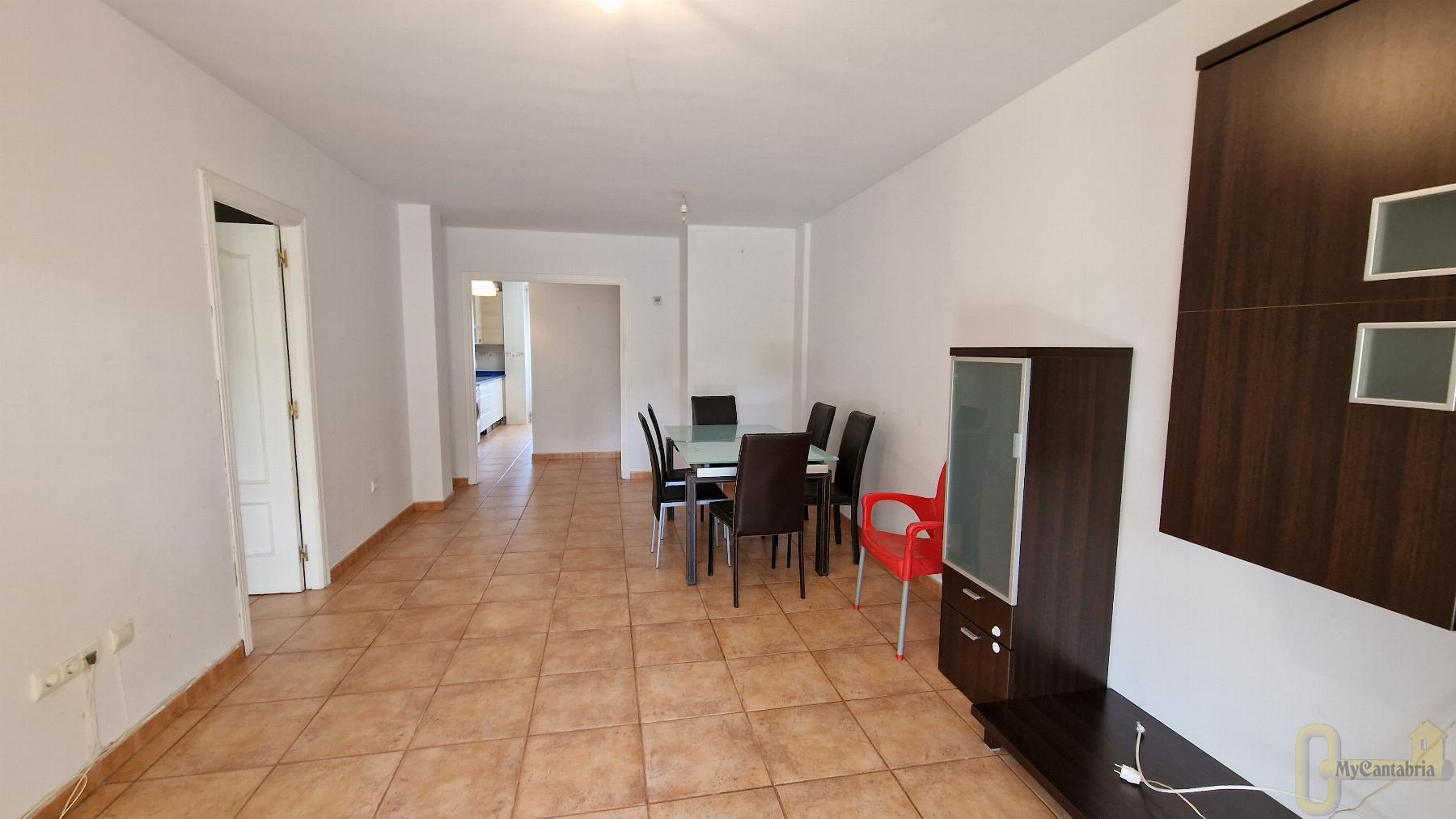 For sale of flat in Piélagos