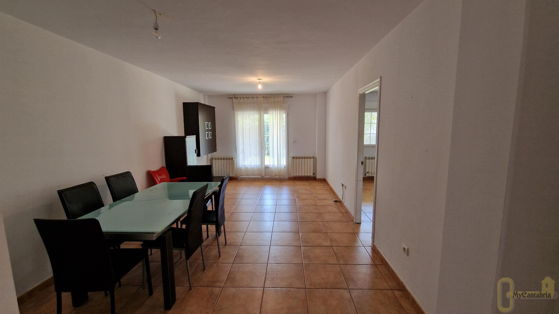 For sale of flat in Piélagos