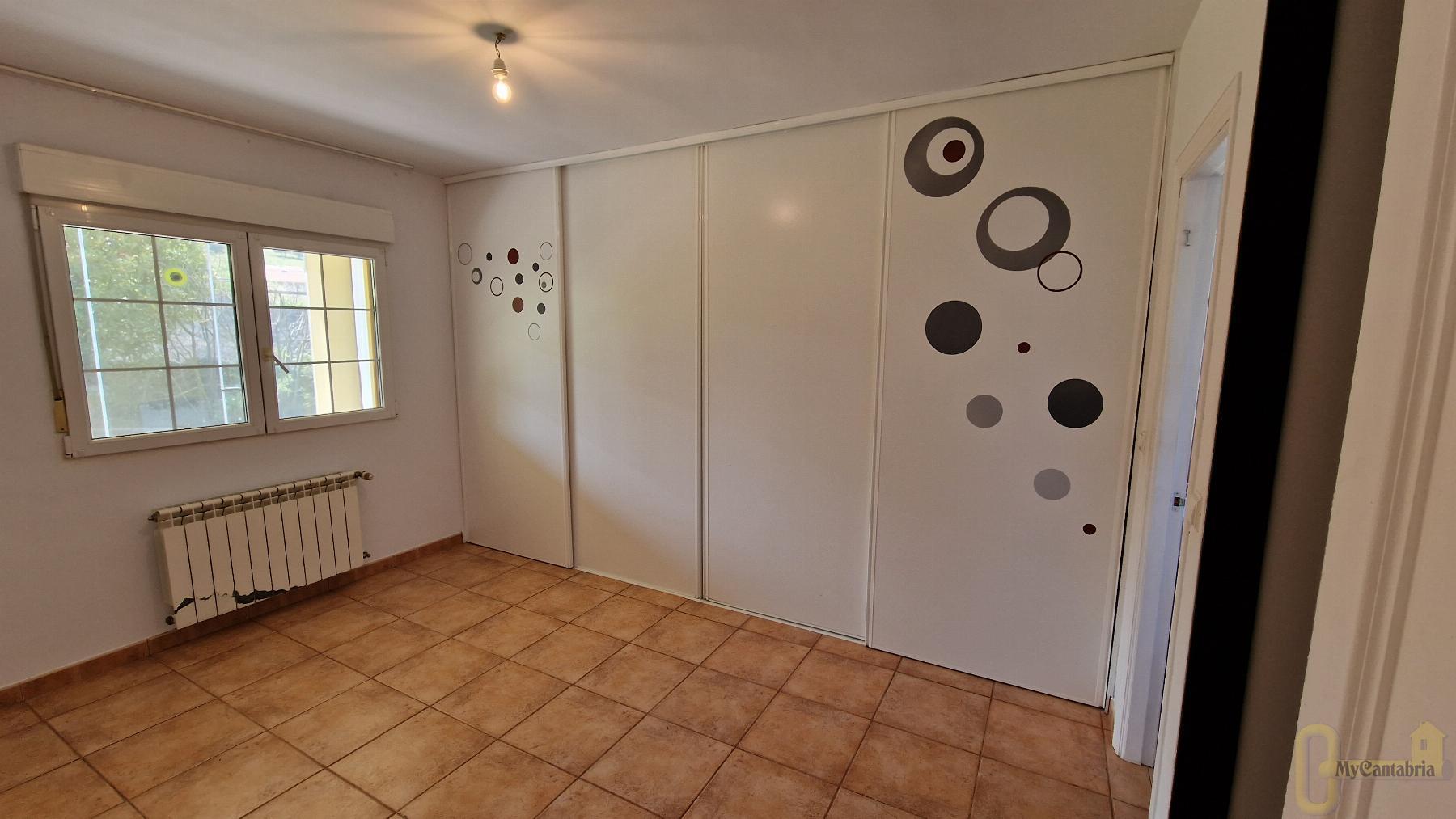 For sale of flat in Piélagos
