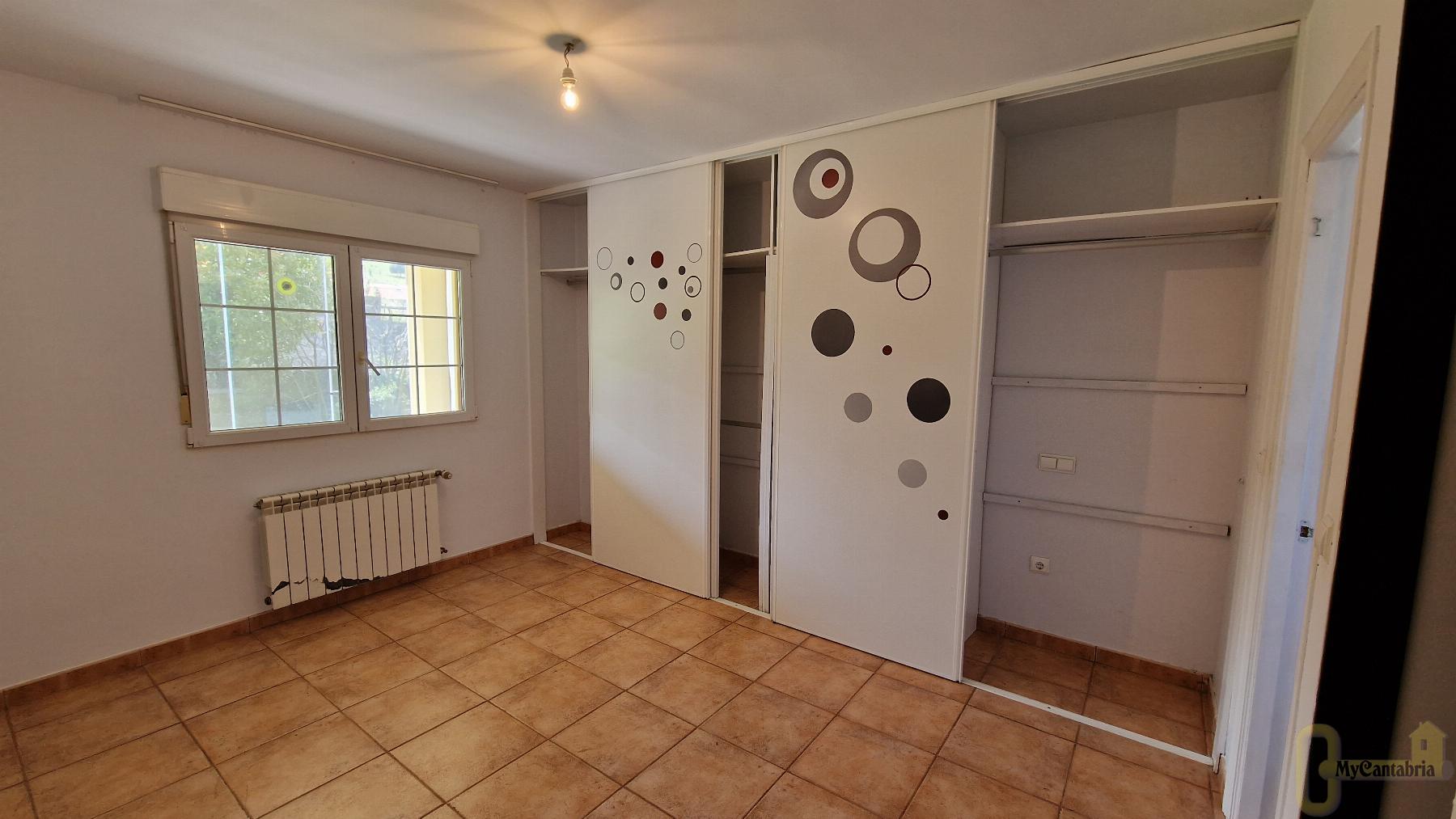 For sale of flat in Piélagos