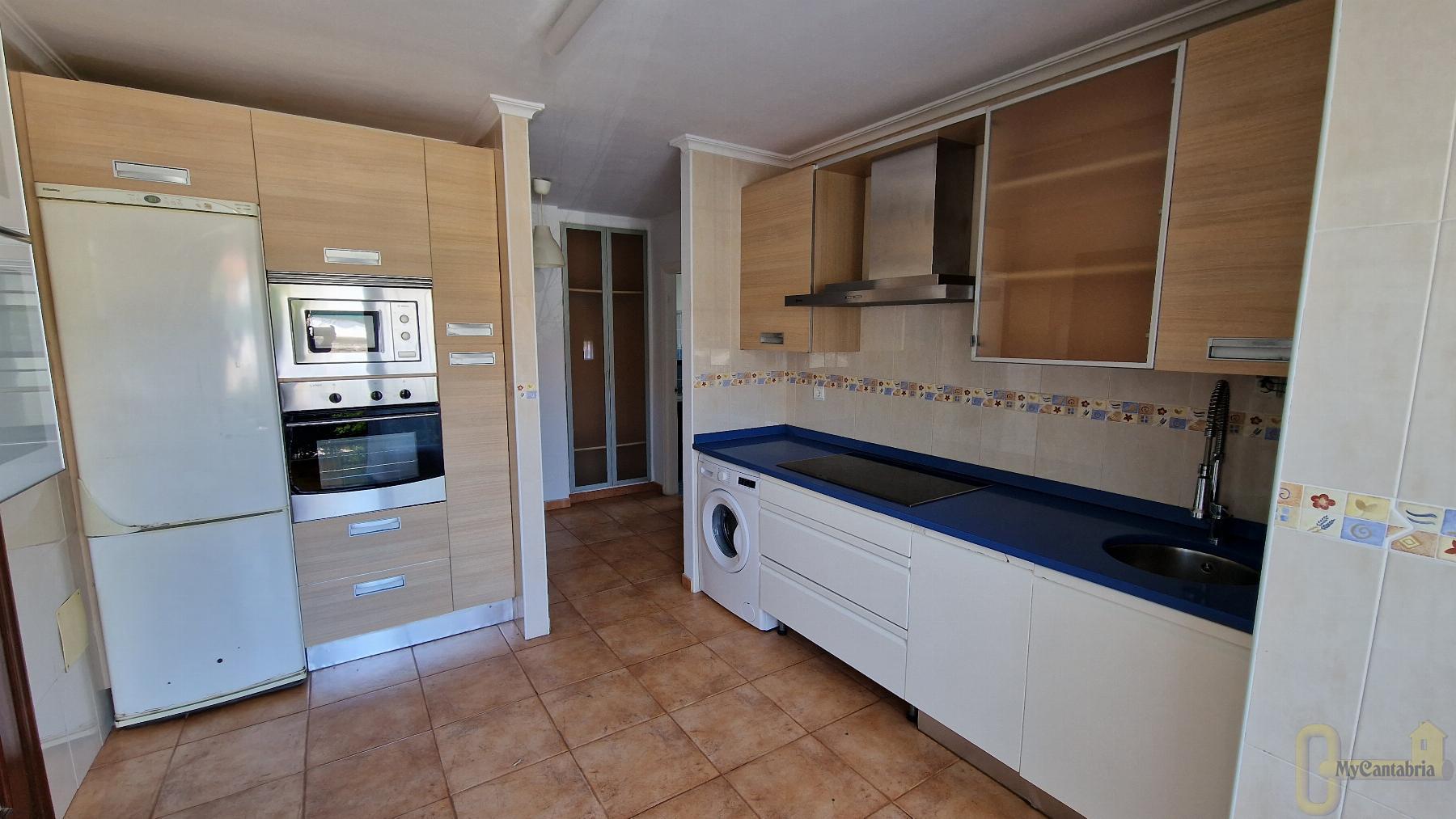 For sale of flat in Piélagos