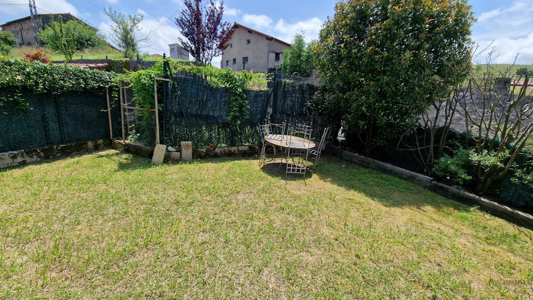 For sale of flat in Piélagos