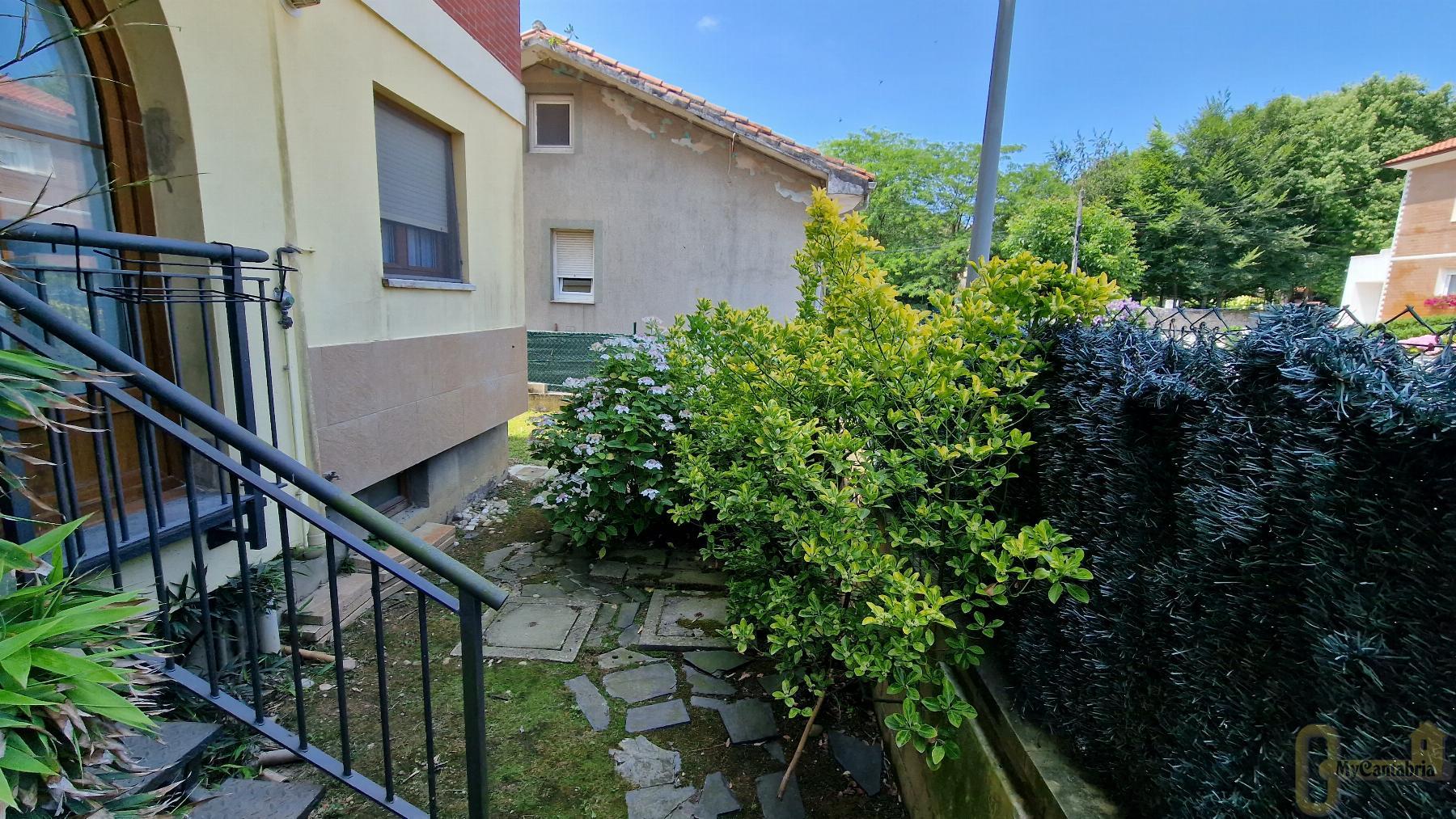 For sale of flat in Piélagos