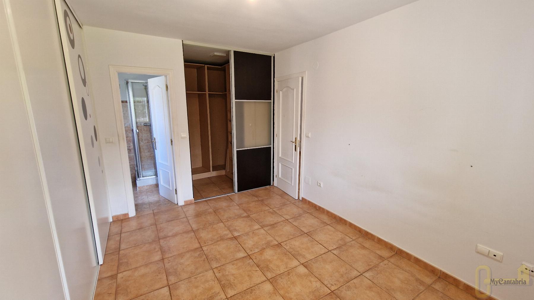 For sale of flat in Piélagos