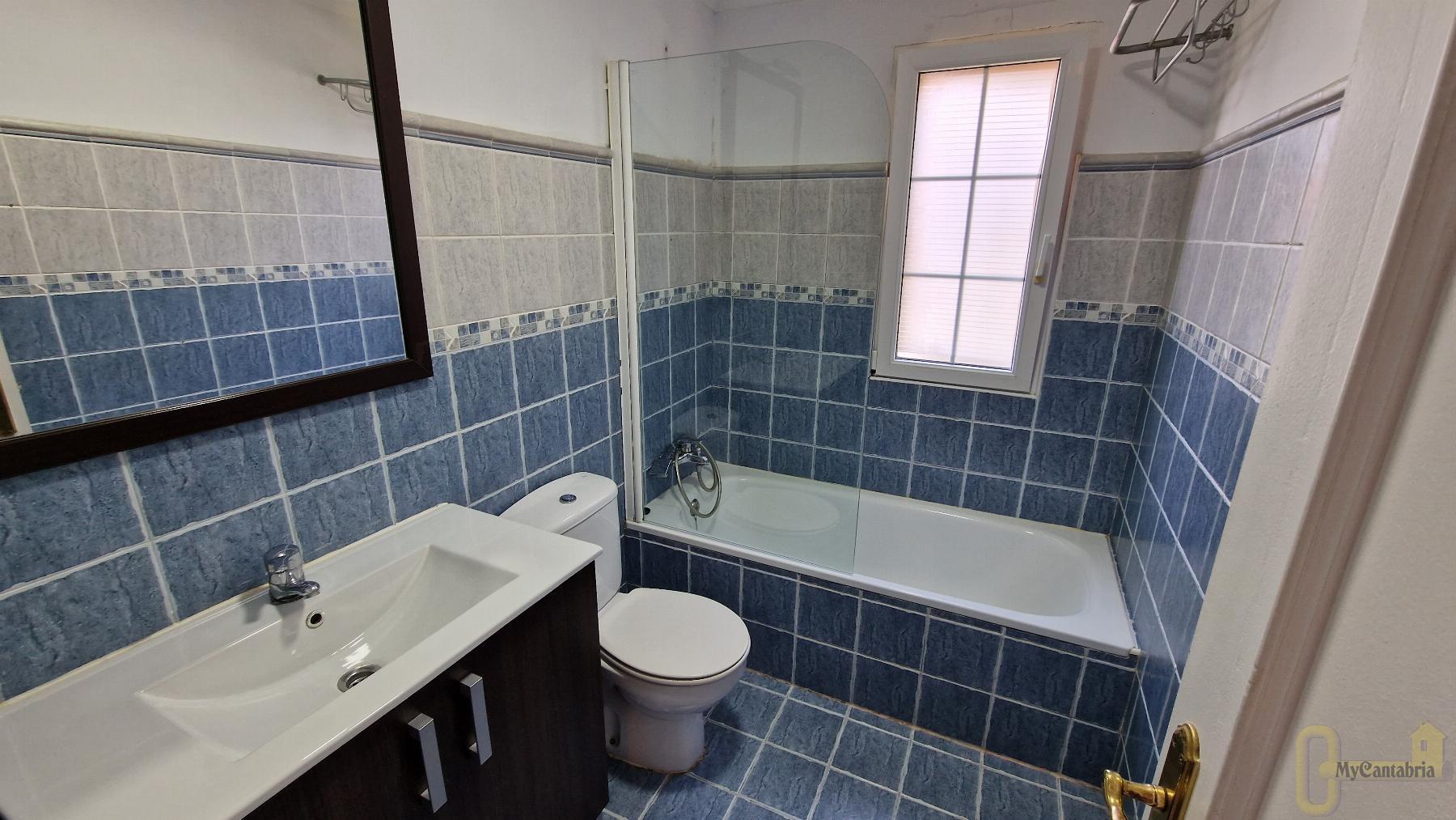 For sale of flat in Piélagos