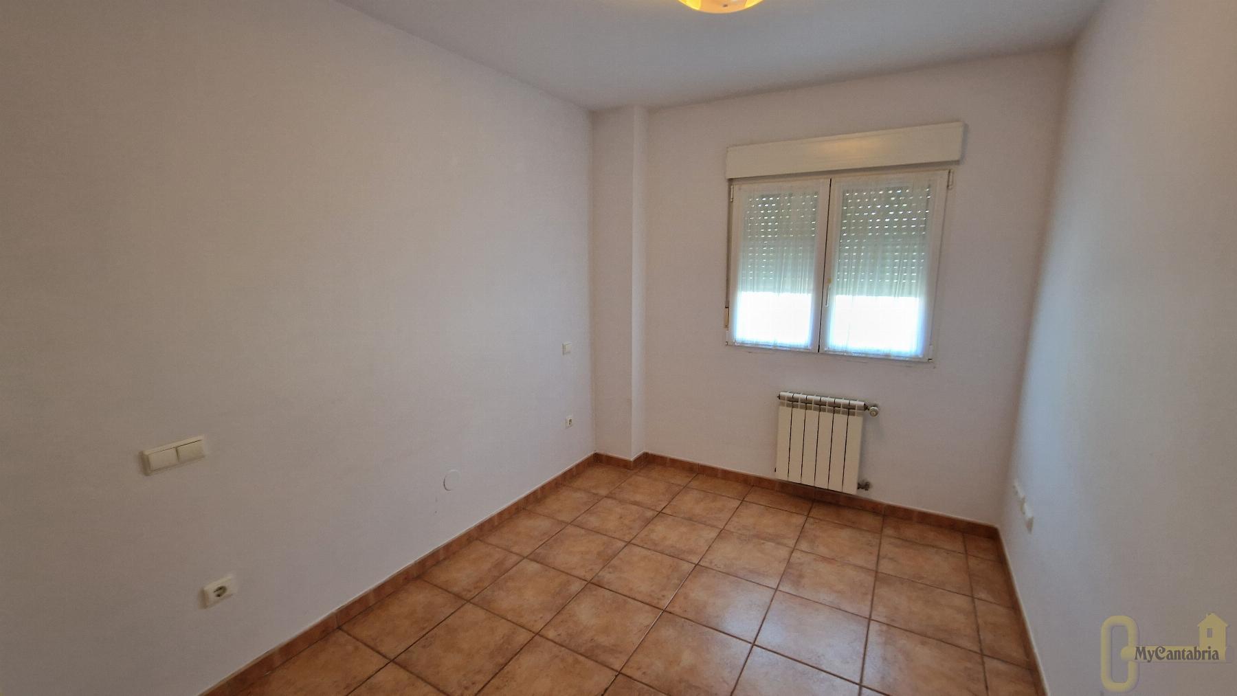 For sale of flat in Piélagos