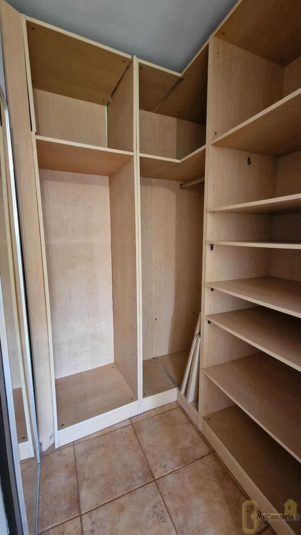 For sale of flat in Piélagos