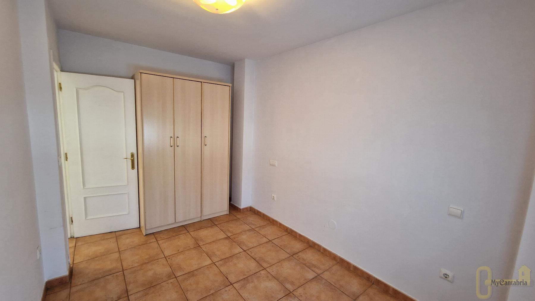 For sale of flat in Piélagos