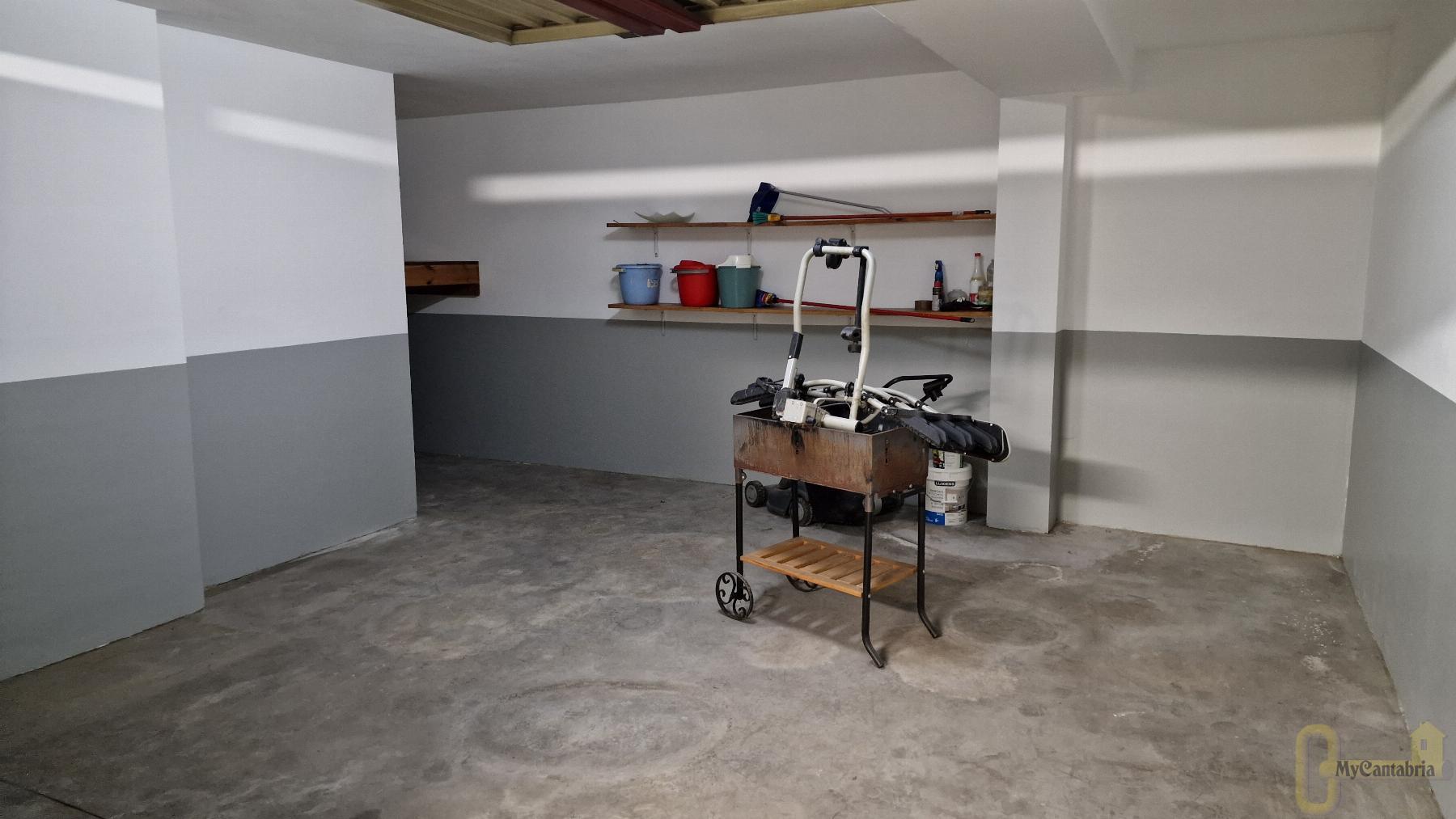 For rent of garage in Santa María de Cayón
