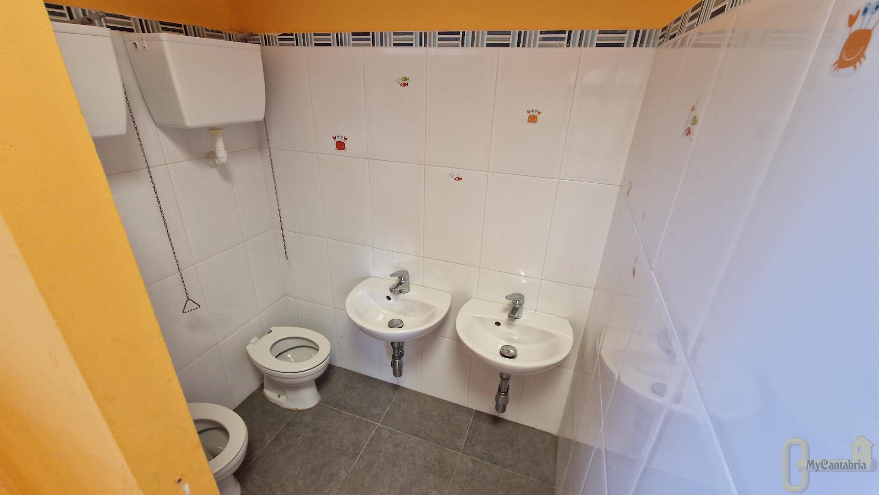 For rent of commercial in Santa María de Cayón