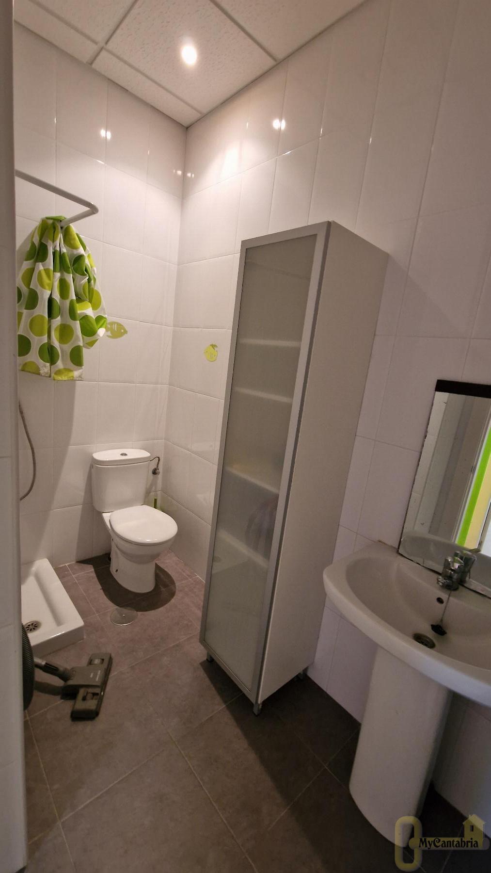 For rent of commercial in Santa María de Cayón