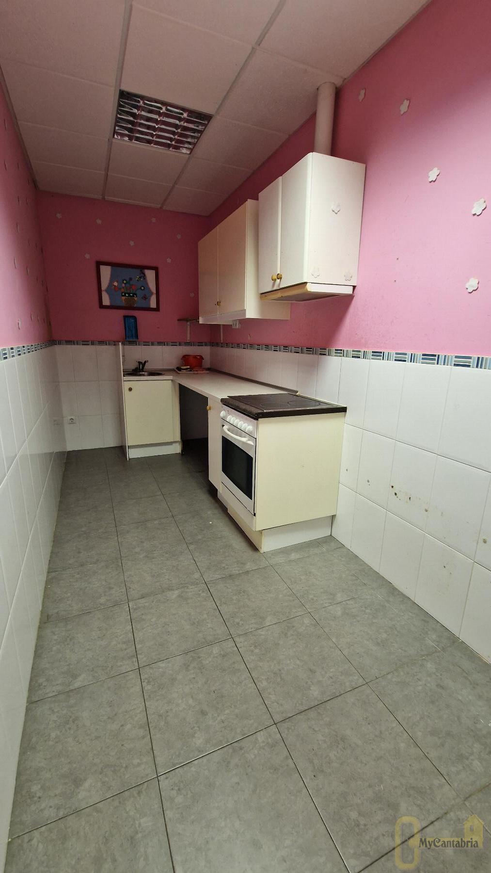 For rent of commercial in Santa María de Cayón