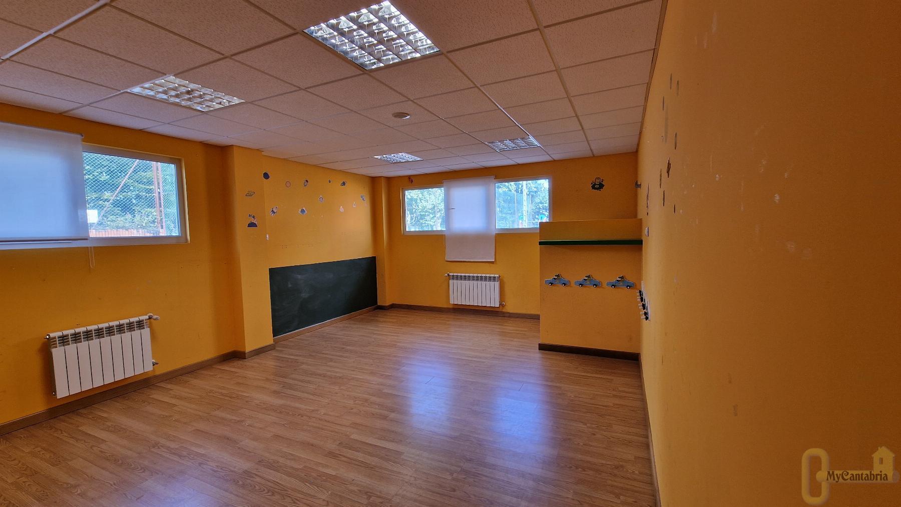 For rent of commercial in Santa María de Cayón