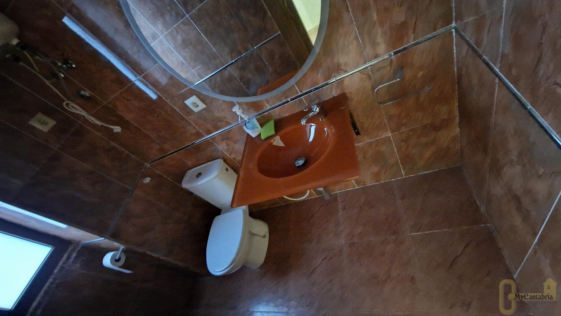 For rent of commercial in Cartes