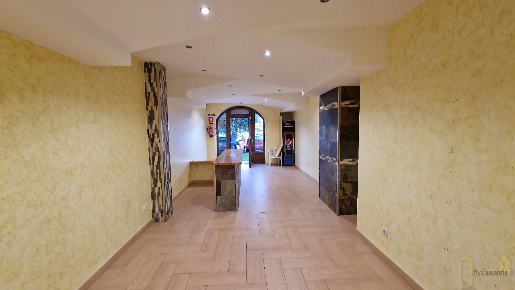 For rent of commercial in Cartes