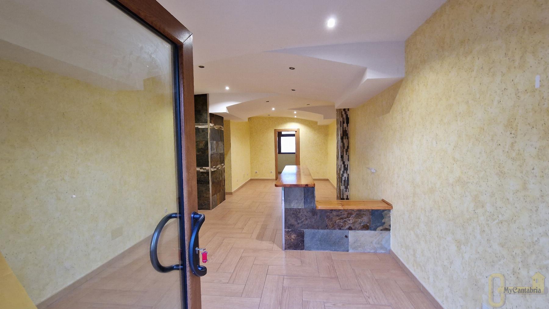 For rent of commercial in Cartes