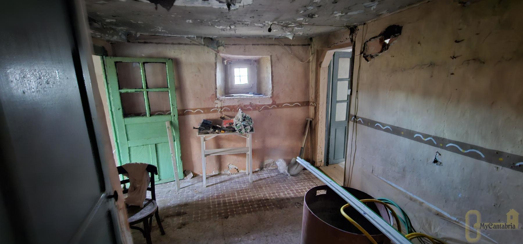 For sale of house in Ruente