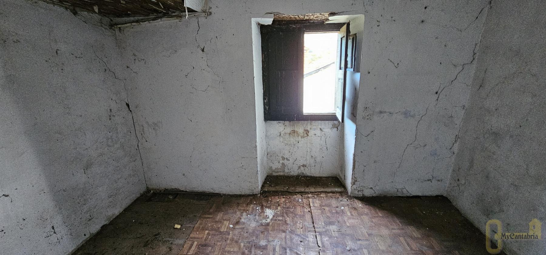 For sale of house in Ruente