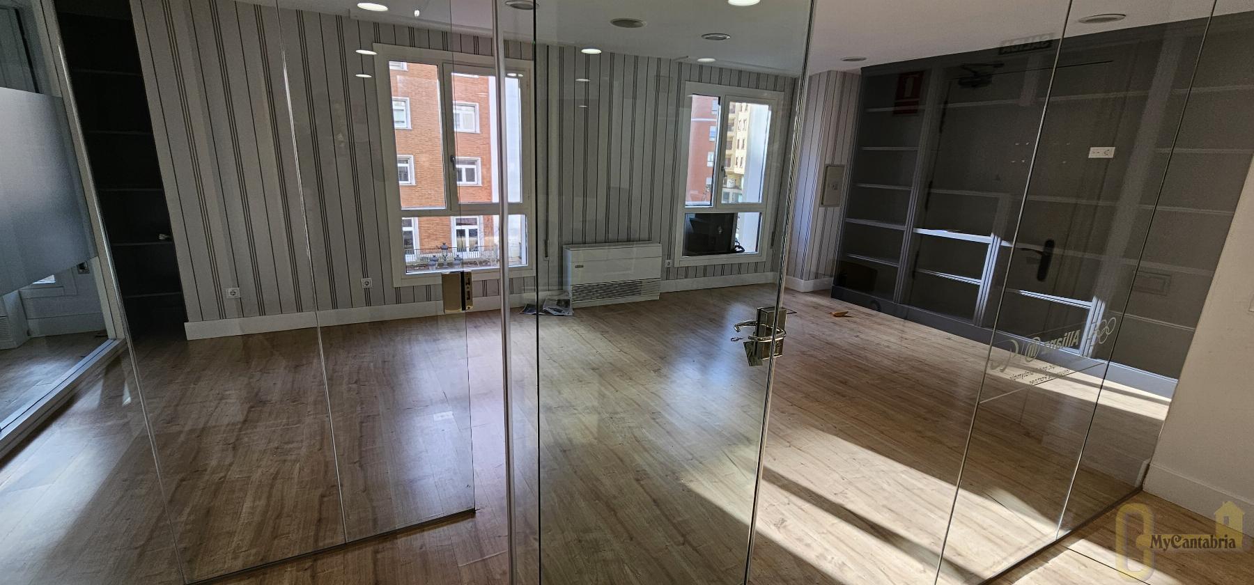 For rent of office in Santander