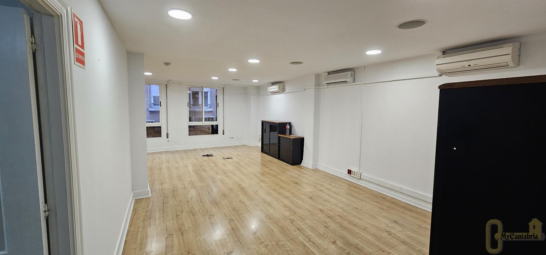 For rent of office in Santander