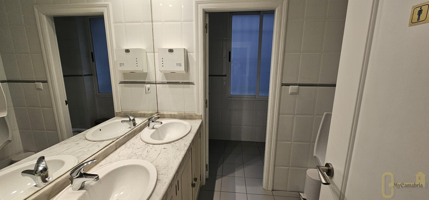 For rent of office in Santander