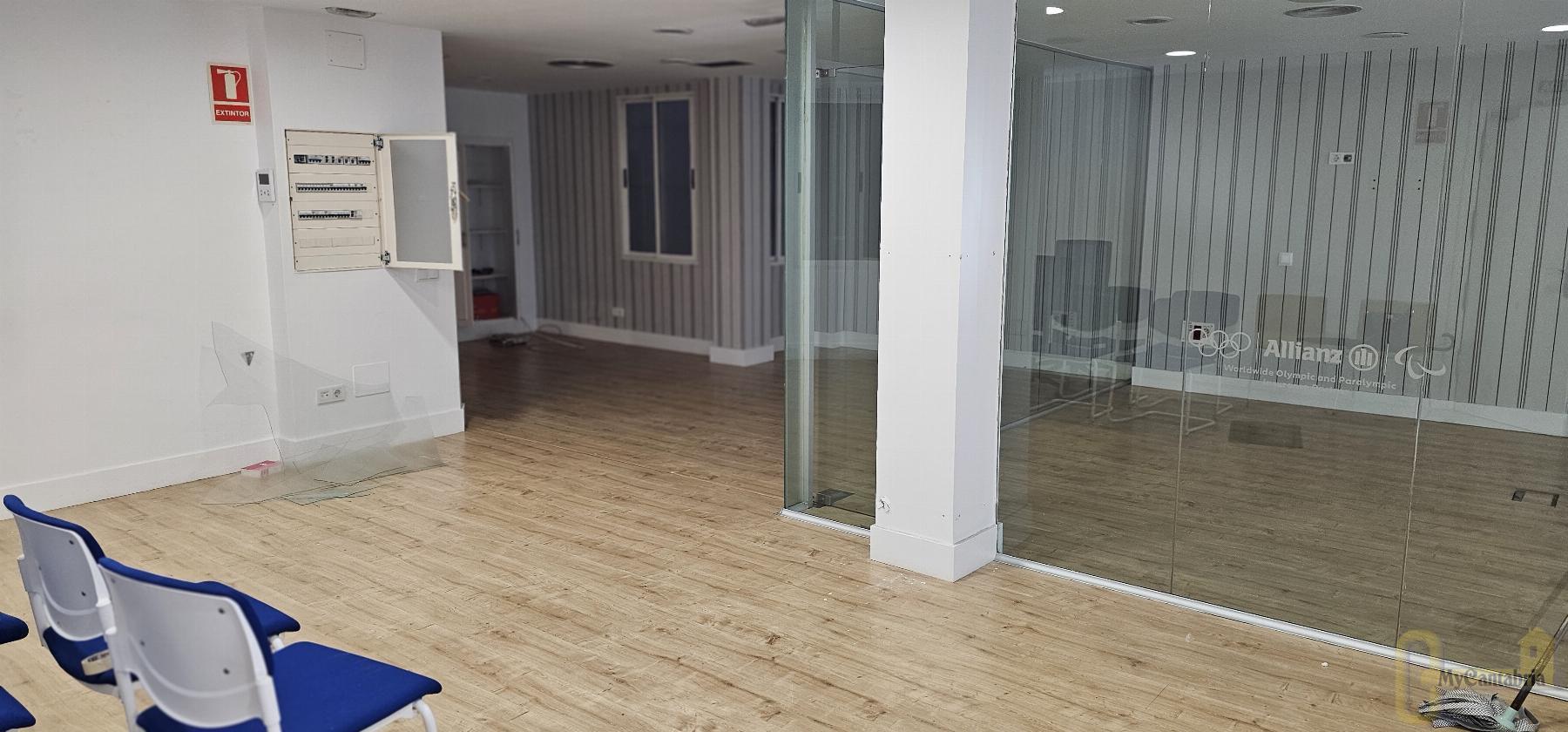 For rent of office in Santander