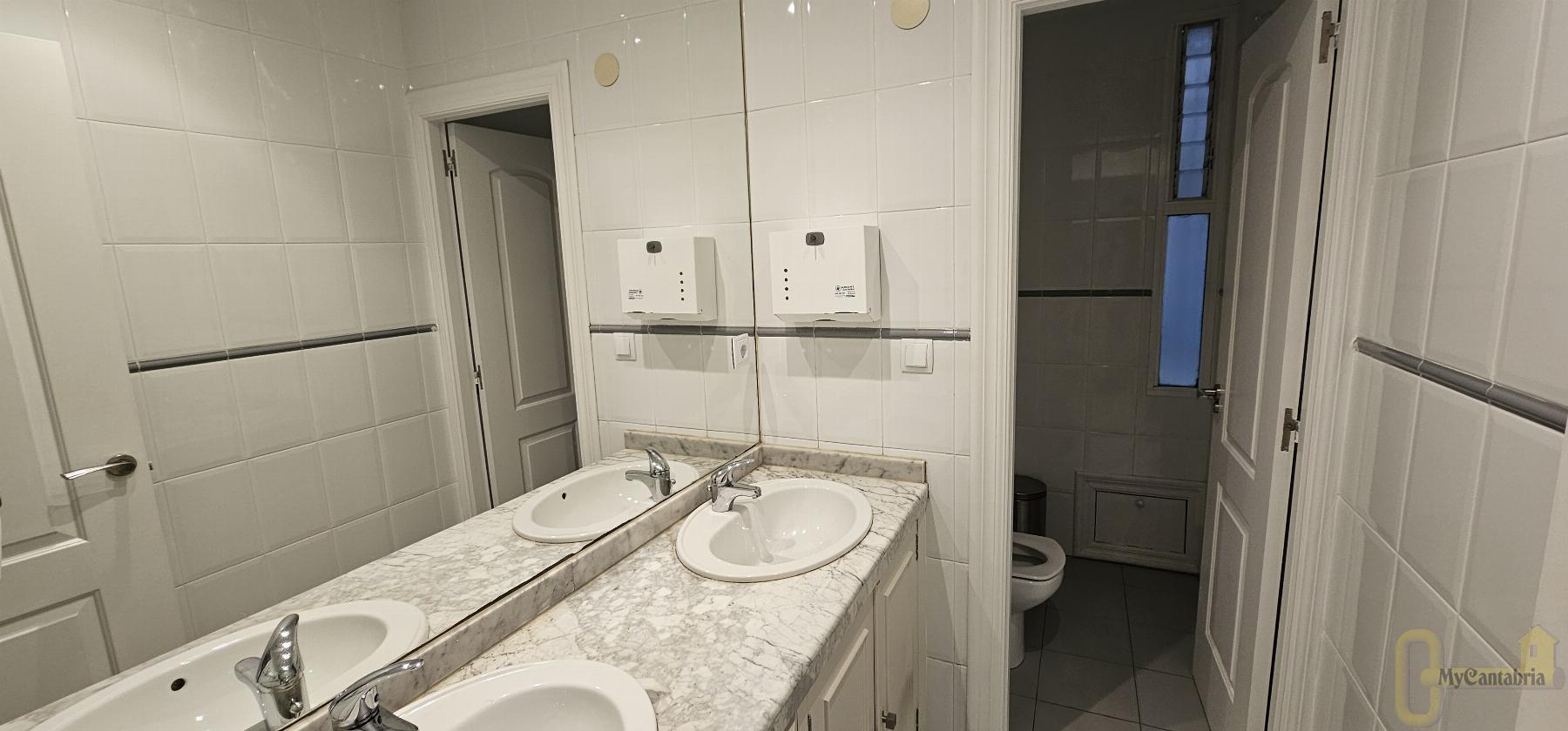 For rent of office in Santander