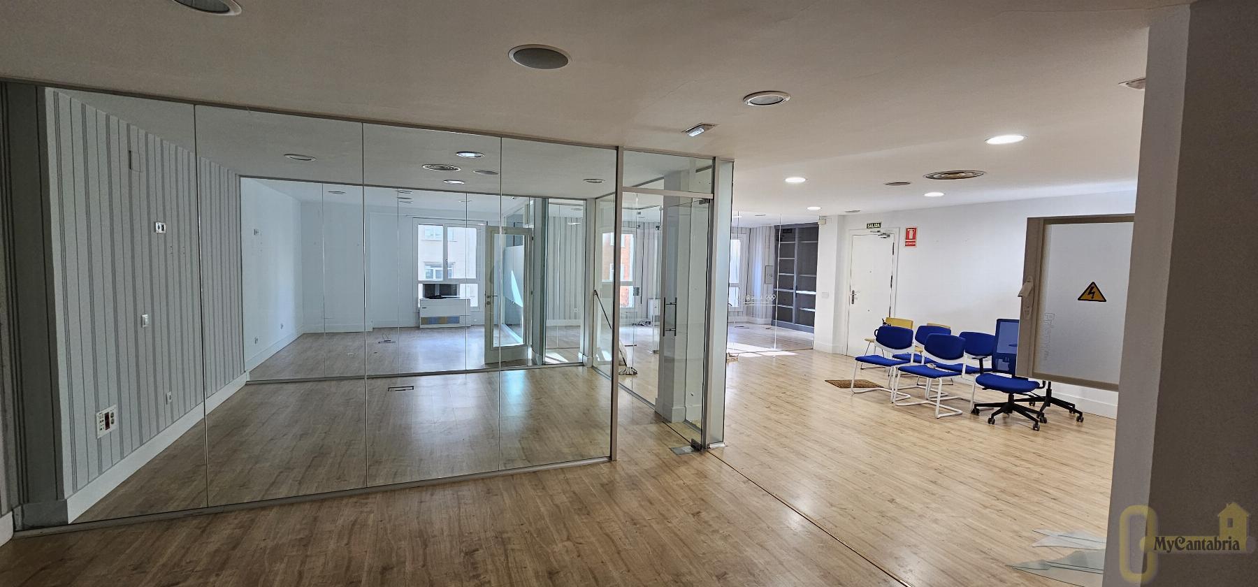 For rent of office in Santander