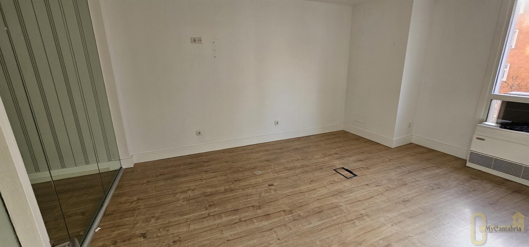For rent of office in Santander