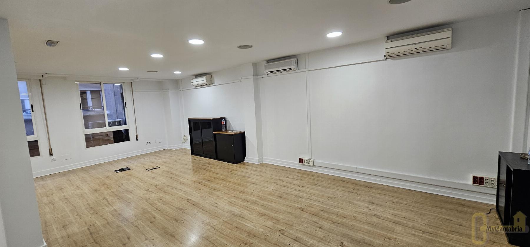 For rent of office in Santander