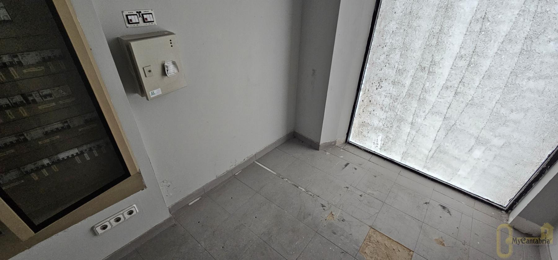 For sale of commercial in Santander