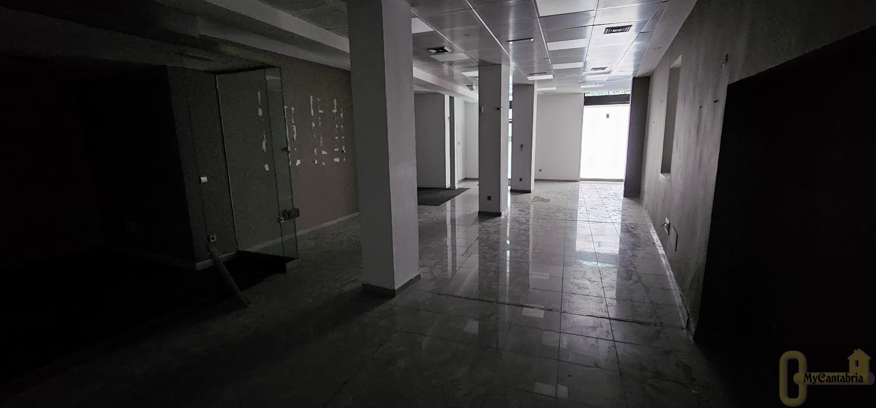 For sale of commercial in Santander