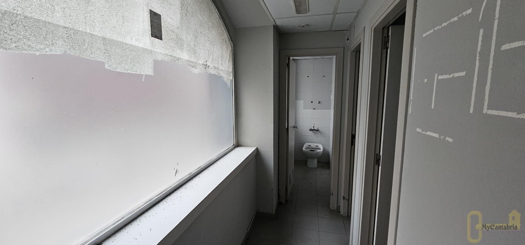 For sale of commercial in Santander