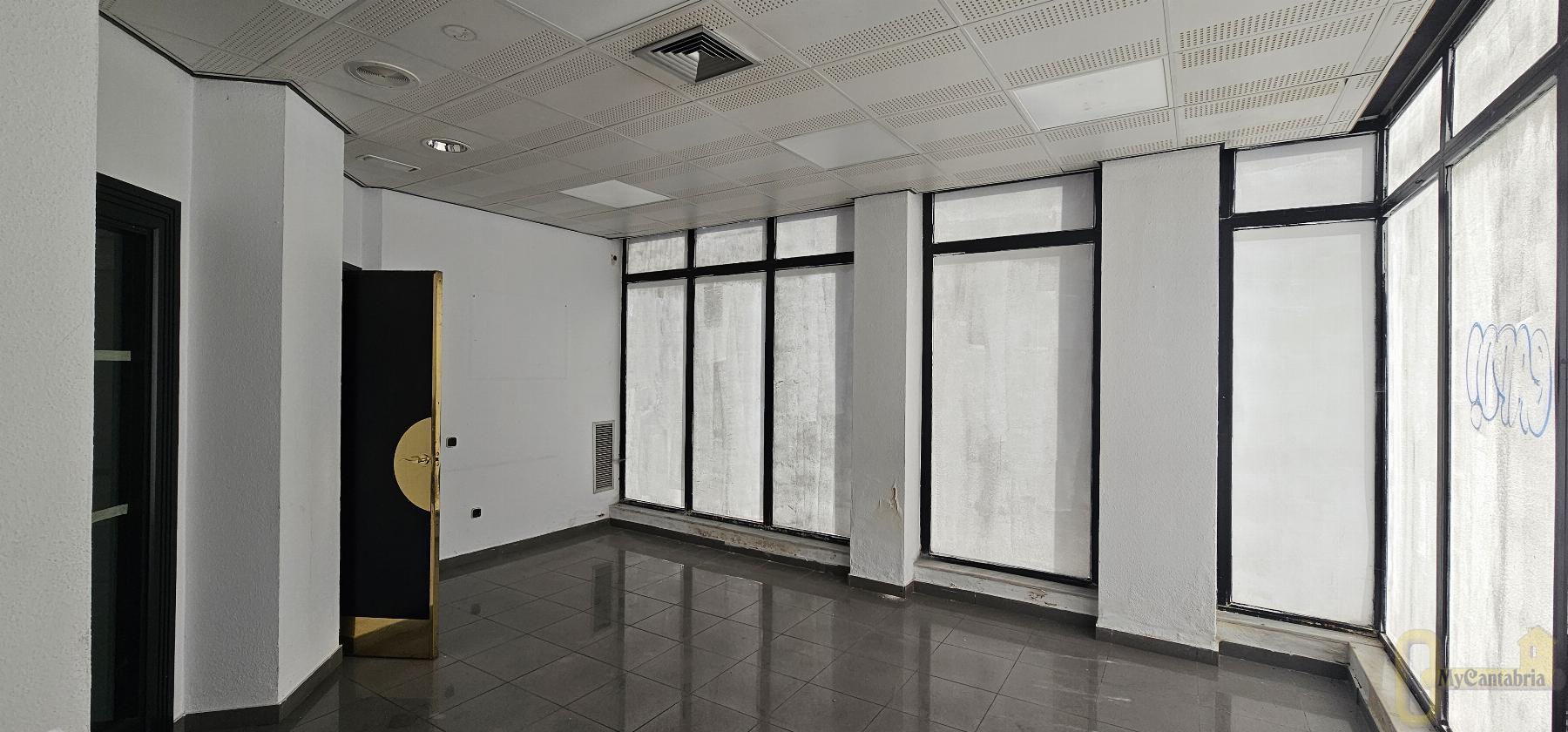 For rent of commercial in Santander