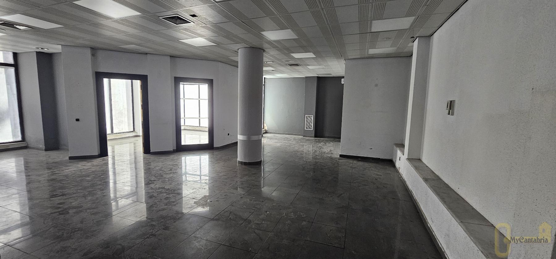 For rent of commercial in Santander