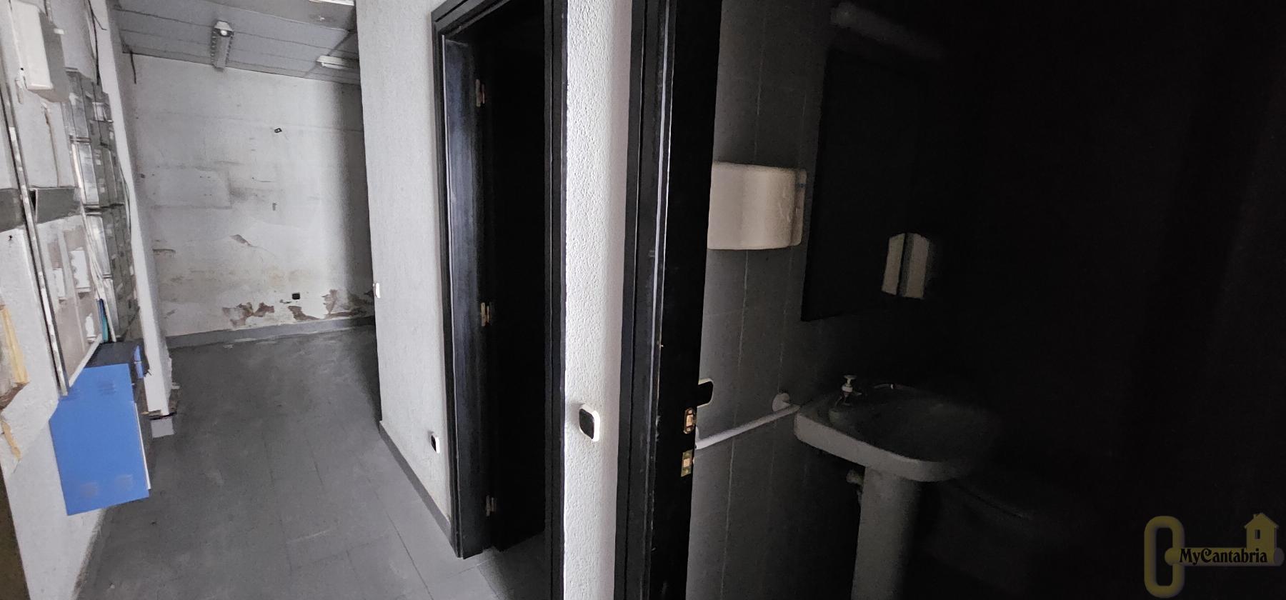 For rent of commercial in Santander