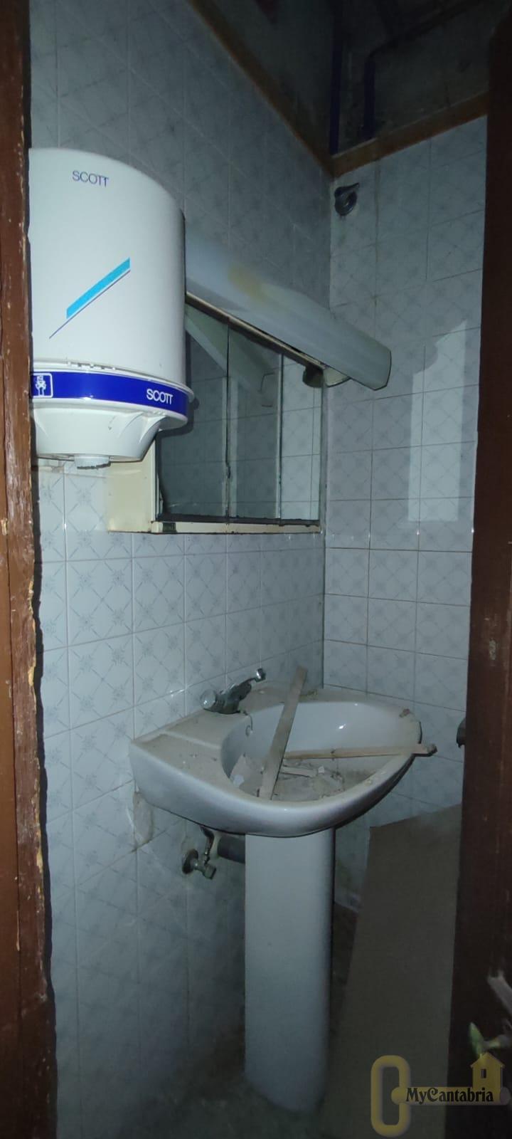 For sale of house in Ampuero