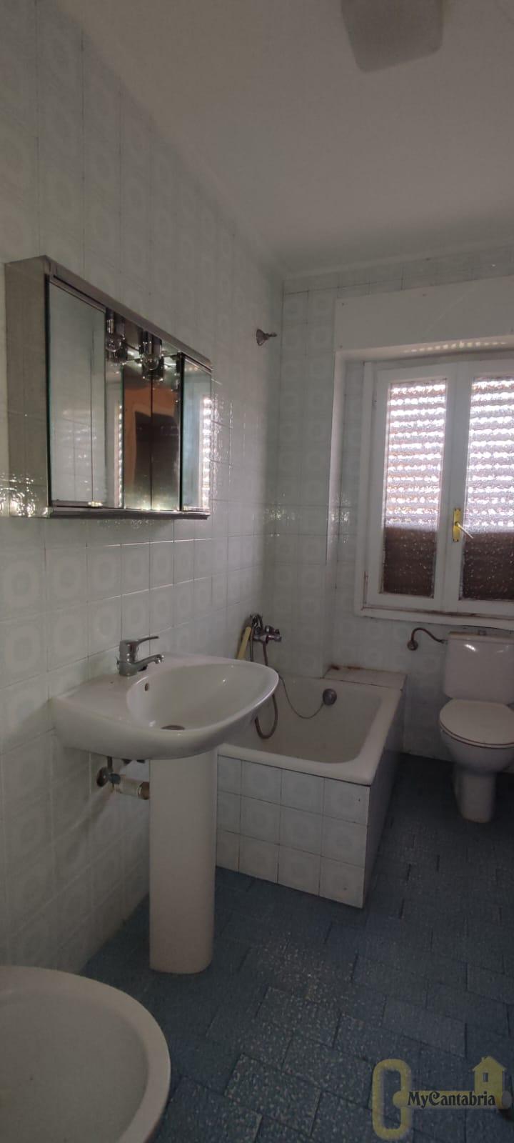 For sale of house in Ampuero