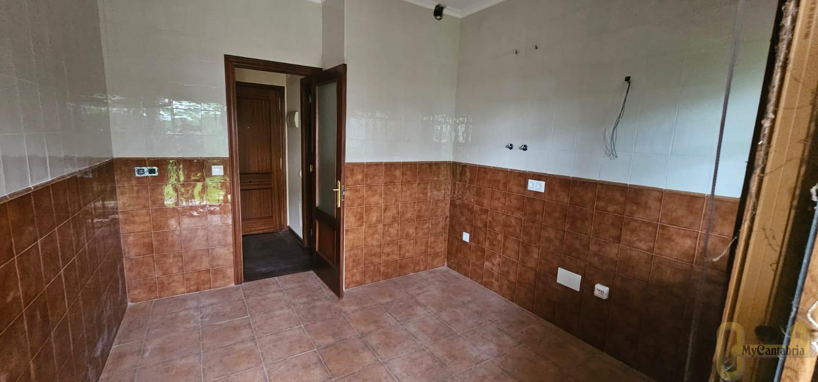 Venta de piso en Corvera de Toranzo