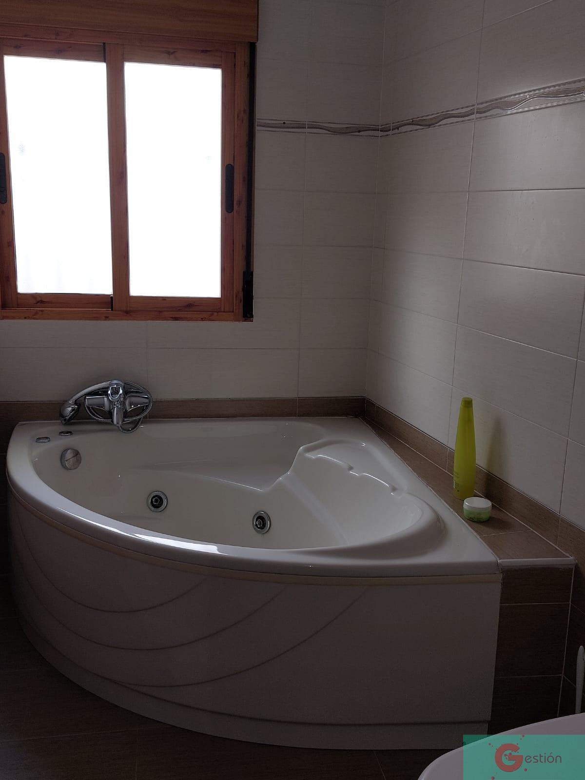 For sale of house in Salobreña