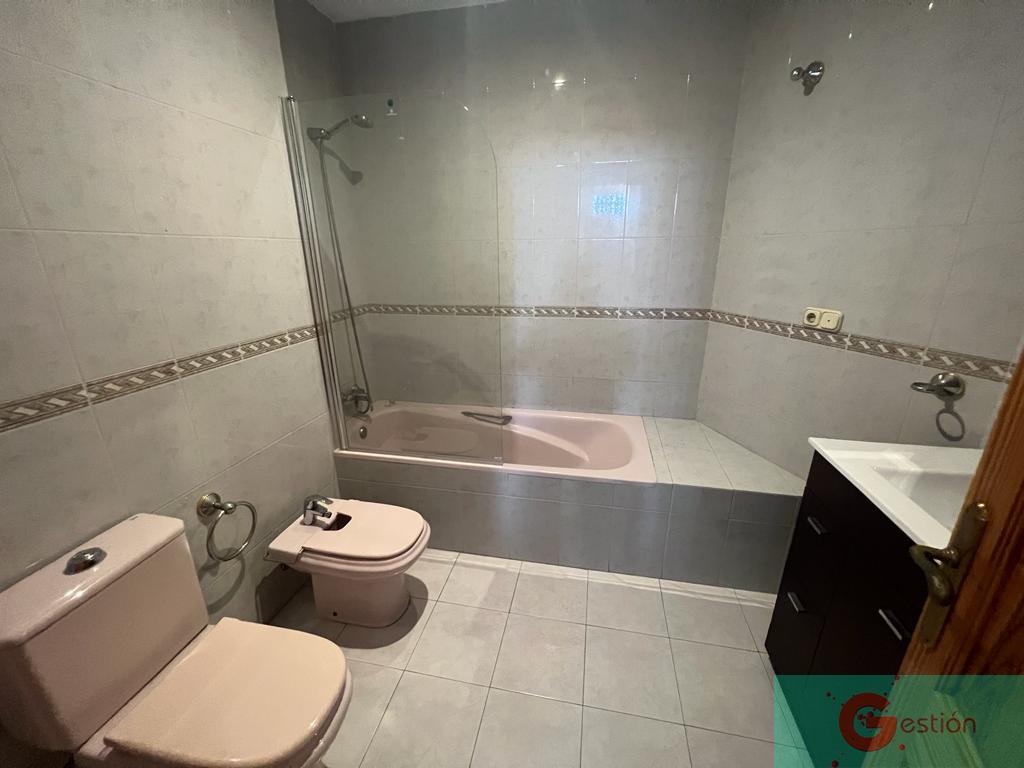 For sale of house in Salobreña